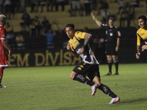 Dudu Figueiredo marca em despedida da Série B