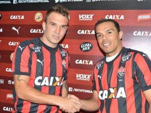 Willian Farias é apresentado e participa de sessão de autógrafos