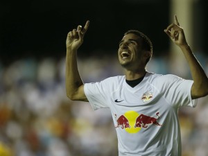 Red Bull vence com gol e assistência de Thiago Galhardo