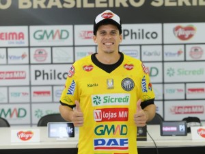 Rodrigo Viana reforça o Operário