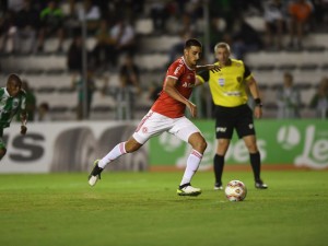 Thiago Galhardo estreia pelo Internacional marcando gol