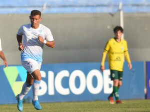 Cirilo estreia no time profissional do Londrina