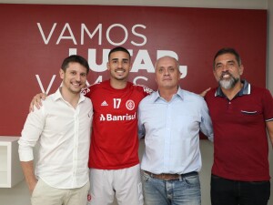 Thiago Galhardo renova com o Internacional até 2022